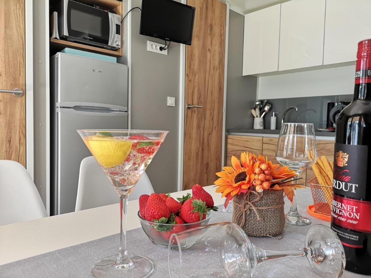 J & R Mobile Homes Biograd Na Moru Luaran gambar