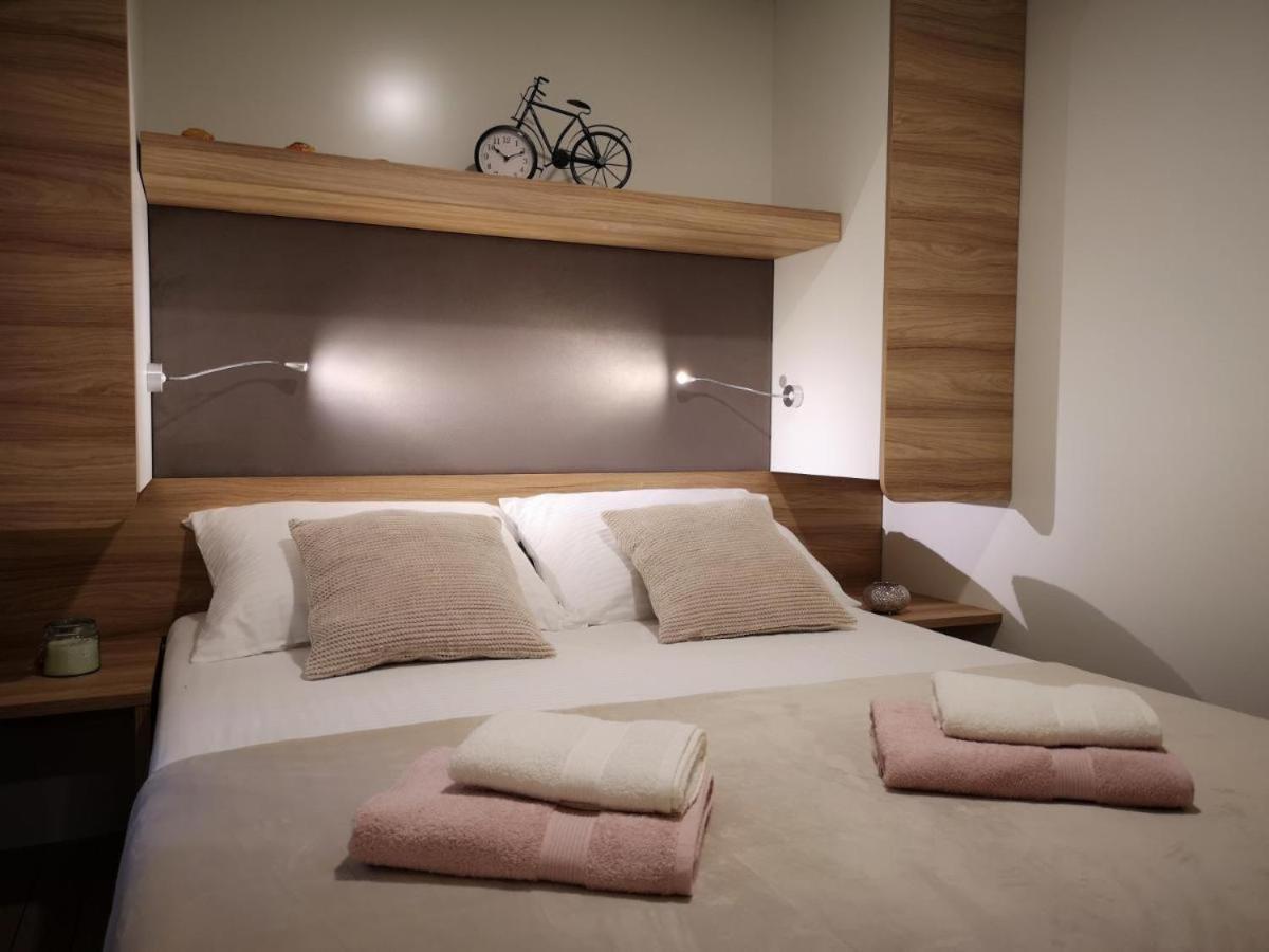 J & R Mobile Homes Biograd Na Moru Luaran gambar